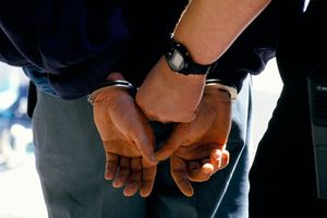POLICIJSKA AKCIJA NA ČUKARICI: Uhapšen jedan razbojnik i dvojica dilera!