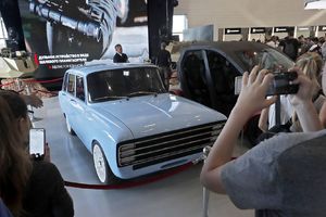 RUSI PUCAJU NA TESLU: Kalašnjikov predstavio svoj električni automobil! (FOTO)