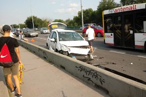KOLAPS U BEOGRADU: Sudar dva automobila na Brankovom mostu