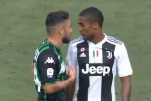 OVO JE VIDEO OD SINIŠE MIHAJLOVIĆA: Fudbaler Juventusa pljunuo rivala u usta! Pogledajte prostački potez Daglasa Koste (VIDEO)