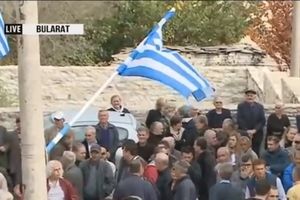PORUKE SA SAHRANE GRKA UZNEMIRILE TIRANU: Zbog incidenta na pogrebu Kacifasa, Albanija proteruje 50 desničara (VIDEO)