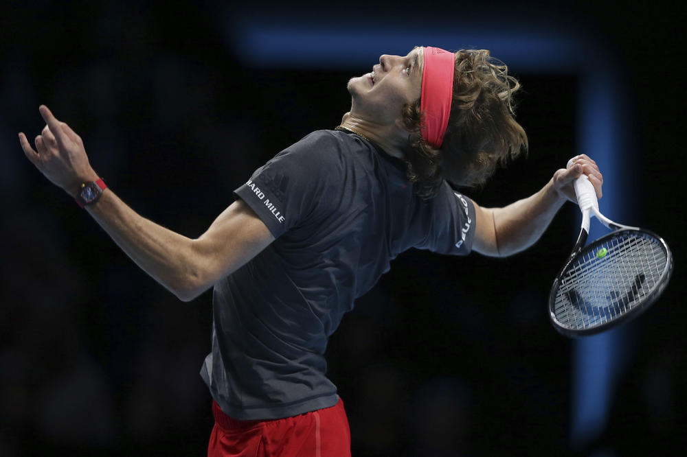 LJUDI, ŠTA JE SA VAMA! Nove nemile scene u Londonu pred Novakov meč: Federerova publika izviždala Zvereva i dovela ga na ivicu suza! (VIDEO)