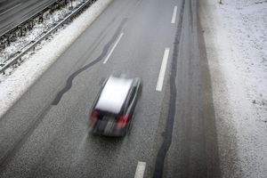 AMSS UPOZORAVA: Zbog otapanja snega nove opasnosti za vozače, led i odroni