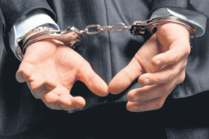 BRUKA U NIŠKOJ POLICIJI: Uhapšen inspektor zbog sumnje da je u kragujevačkom restoranu kolegama ukrao torbicu sa novcem
