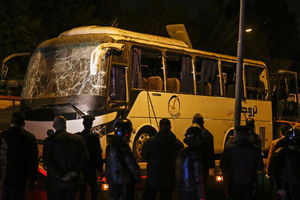 EKSPLOZIJA U TURISTIČKOM AUTOBUSU U KAIRU: Na meti vijetnamski turisti, 4 poginulo, 12 ranjeno