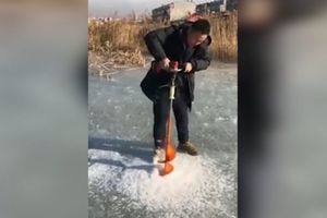 GENIJALAN IZUM... ALI JE MADE IN CHINA! Za tren probušio debeli led, ali onda je SVE PROPALO! (VIDEO)