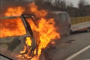 TEŠKA SAOBRAĆAJNA NESREĆA KOD POŽAREVCA! Direktan sudar dva automobila, od siline udarca ODMAH SE ZAPALILI! Ima povređenih (VIDEO)