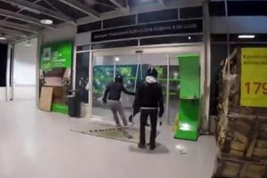ANARHISTI UPALI U AMBASADU ŠVAJCARSKE: Grčka policija uhapsila 10 članova Rubikona! Prethodnog dana razlupali supermarket u Atini! (VIDEO)