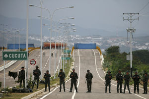 OPASNO SE ZAKUVALO: Venecuela rasporedila vojsku na granici sa Kolumbijom, po Madurovom naređenju!