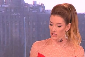 OVAKAV MODNI INCIDENT SRBIJA NE PAMTI: Jovana Joksimović se uživo u emisiji pojavila u NEOBIČNOJ haljini pa zapanjila gledaoce! SUROVO JE ISPROZIVALI (FOTO)