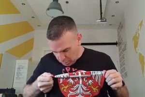 ŽAO MI JE, SRBI! Amerikanac se javno izvinio Srbiji zbog zločina 1999, poljubio srpski grb, a u pozadini pesma Baje Malog Knindže! (VIDEO)