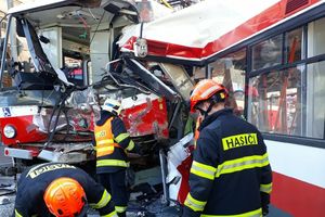 JEZIV SUDAR TRAMVAJA I TROLEJBUSA: 40 povređeno u nesreći u Češkoj! (FOTO)