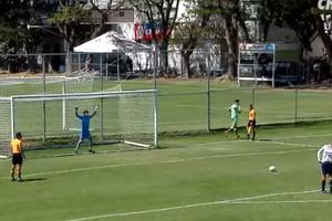 ČUDO U MEKSIKU: Pogledajte najluđi penal ikada u fudbalu! Golman slavio promašaj rivala, pa doživeo šok (VIDEO)