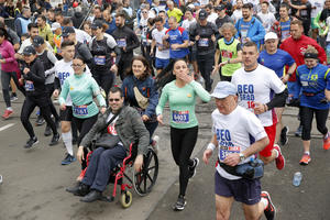 RAVNOPRAVNO DO CILJA: Beogradski maraton pružio podršku osobama sa invaliditetom (FOTO)