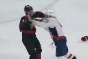 ŽESTOKA TUČA RUSA U NHL LIGI: Legendarni Ovečkin bije kao Tajson! Pogledajte kako je na ledu nokautirao zemljaka (VIDEO)