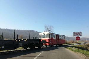 INCIDENT NA PRUŽNOM PRELAZU: Sudar teretnog voza i kombija na prelazu između Debljače i Kovačice
