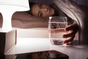 Popijte čašu vode pre odlaska na spavanje