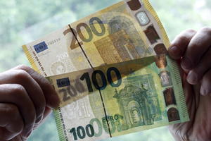 DIN BEZ PROMENE: Evro danas 117,58 po srednjem kursu