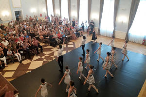 KARAVAN IGRE U BANJI KOVILJAČI: Publika je uživala u igri prvaka baleta Narodnog pozorišta kao i učenika baletskih škola iz Beograda, Rima i Milana!