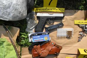 POLICIJSKA AKCIJA U NOVOM SADU: Uhvaćena grupa narko-dilera, a pronađeno i oružje (FOTO)