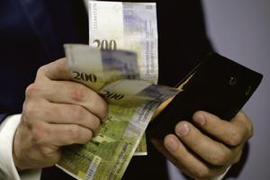 ISTEKAO ROK ZA ZADUŽENE U FRANCIMA: Prekinuli agoniju i zamenili "švajcarce" u evre