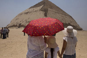 EGIPAT OTVORIO VRATA DVE PIRAMIDE PRVI PUT OD 1965. GODINE: Stare su 4.600 godina, a oblik jedne od njih razlikuje se od svih drugih! (VIDEO)