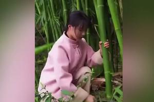 ĆERKA ZA PRIMER! Zbog svog starog oca je uzela sekiru i testeru u ruke, otišla u šumu, isekla drvo i potpuno sama napravila ležaljku iz koje on može da peca! (VIDEO)