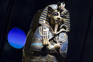 TUTANKAMONOV SARKOFAG NA OBNOVI POSLE 100 GODINA: Zlatni kovčeg egipatskog dečaka kralja nije diran od pronalaska do danas! (FOTO)