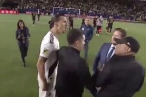 ZLATAN HET TRIKOM JASNO PORUČIO KO JE GAZDA LOS ANĐELESA: Ibrahimović dominirao na terenu, a onda se SOČNOM PSOVKOM obratio rivalu! (VIDEO)