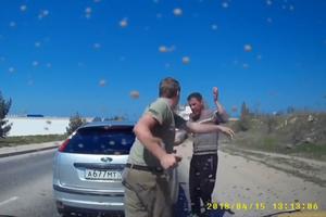 RUSKI FAJT NA DRUMU: Vozači se sporečkali, a onda krenuli da izvlače SUZAVAC I PAJSER (VIDEO)