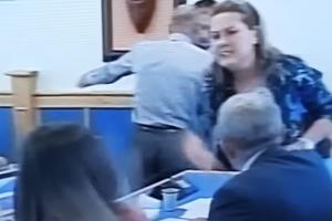 OBRAČUN U GORAŽDU: Poslanica gađala flašom u glavu predsednicu Skupštine, intervenisala i policija (VIDEO)
