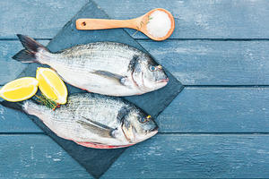 ŠOKANTNO UPOZORENJE SRPSKE NUTRICIONISTKINJE: Pojedini trgovci drže ribu u formalinu koji se KORISTI I ZA LEŠEVE!