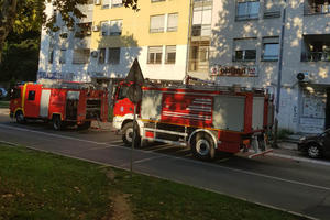 PANIKA NA ČUKARIČKOJ PADINI: Planuo stan u Radničkoj ulici, vatrogasci uspeli da savladaju požar na četvrtom spratu (FOTO, KURIR TV)