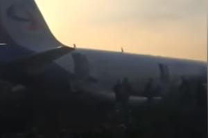 DRAMA NA AERODROMU U MOSKVI: Avion prinudno sleteo posle požara na motoru! 10 ljudi povređeno! Evakuisano preko 230 putnika i članova posade! (VIDEO)
