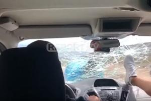STIGLA KAZNA ALBANCA KOJI JE DIVLJAČKI NAPAO TURISTE I RAZLUPAO IM AUTO: Vlasti mu buldožerom sravnile restoran sa zemljom! (VIDEO)