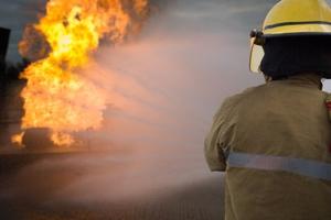 POŽAR U BERANAMA, IZGORELO 7 BARAKA: Šteta ogromna, vatrogasci sprečili širenje vatre u poslednji čas