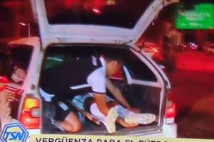 TO JE PROFESIONALNI FUDBAL: Vozač hitne pomoći otišao da jede, pa igrača sa slomljenom nogom u bolnicu vozili u gepeku (VIDEO)