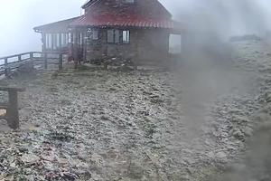 VELIKO NEVREME U HRVATSKOJ: Sneg na planinama, kiša u Dalmaciji, bura na primorju prevrće kamione, udari i do 156 kilometara na sat! (VIDEO)