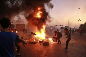 KRVAVO U IRAKU: Za 5 dana ubijeno 100 ljudi, policija pucala na demonstrante (VIDEO)