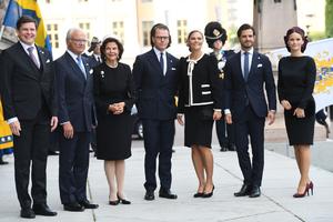 UVODI NOVA PRAVILA: Švedski kralj ukinuo kraljevski status za petoro svojih unuka! Više neće dobijati novac iz budžeta!