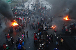 EKVADOR BUKTI ZBOG CENA GORIVA: Predsednik ne odustaje od poskupljenja, pobegao iz prestonice! Demonstranti ruše sve pred sobom (VIDEO)
