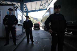 OTELI ROKOVNIK U KOME JE BIO SPISAK UBIJENIH SRBA: Kosovska policija maltretirala ekipu koja snima film o STRADANJU LOGORAŠA