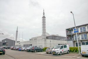 ALAHU AKBAR ĆE ODJEKIVATI AMSTERDAMOM: Muslimani u holandskoj prestonici traže da se poziv na molitvu čuje preko zvučnika! (VIDEO)