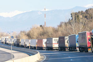 GUŽVE NA GRANIČNIM PRELAZIMA: Zastoji na izlazu iz Srbije ka Crnoj Gori, na Batrovcima kamioni ČEKAJU 5 SATI