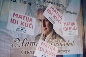 MATIJA, IDI KUĆI OSVANULO I U ZRENJANINU: Mlada Vojvodina opet izlepila plakate protiv Bećkovića (FOTO)