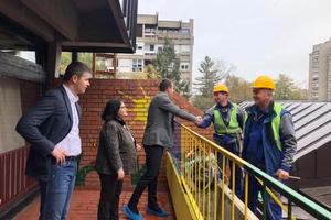 DECA PONOVO U SVOJIM SOBAMA: Rekonstruisan krov na vrtiću Pčelica na Novom Beogradu (FOTO)