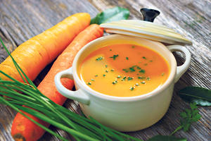 NIŠTA VAS NEĆE BOLJE ZAGREJATI: Napravite lako supu od šargarepe i karija, evo šta vam je potrebno! (RECEPT)