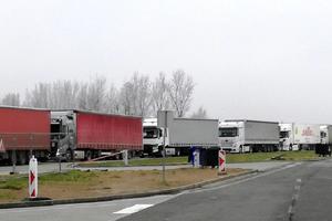 NA BATROVCIMA PAKAO ZA TERETNJAKE: Kamioni čekaju 120 minuta, na ostalim graničnim prelazima bez dužeg zadržavanja