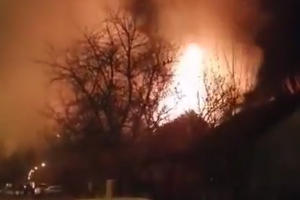 POŽAR U VETERNIKU: Vatrena stihija gutala kuću, vatrogasci se borili s plamenom, ima povređenih