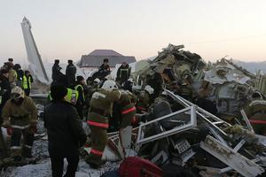 TRAGEDIJA U KAZAHSTANU: Srušio se putnički avion! 15 mrtvih, 66 povređenih! (VIDEO)